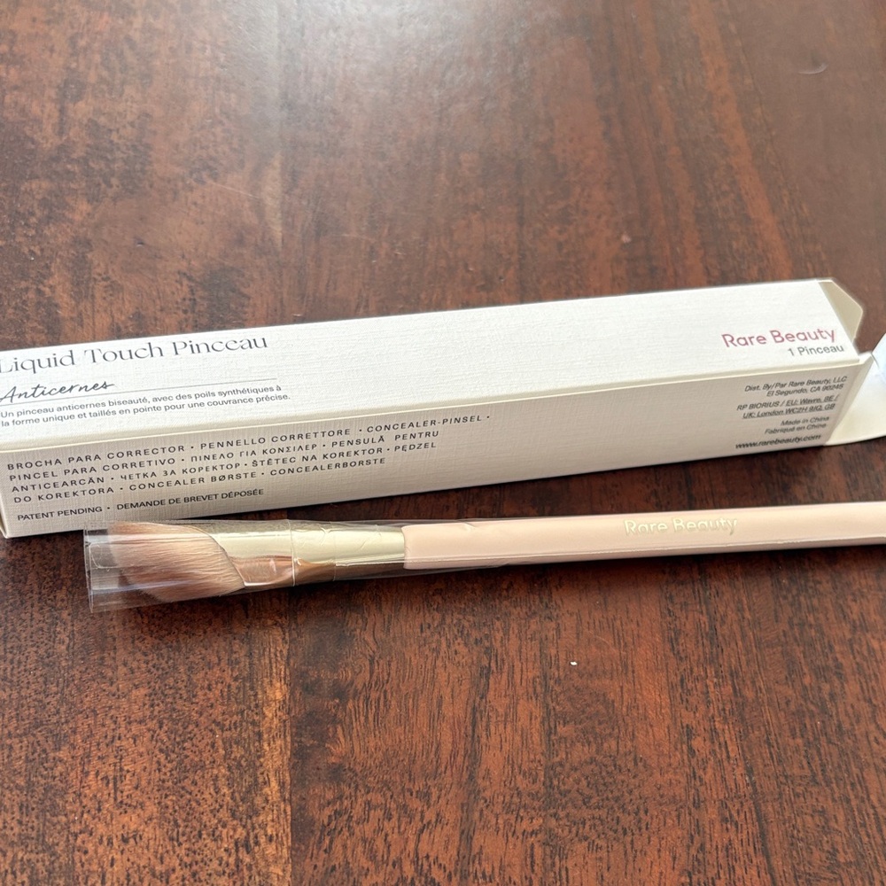 Rare Beauty Liquid Touch concealer Brush new with packaging